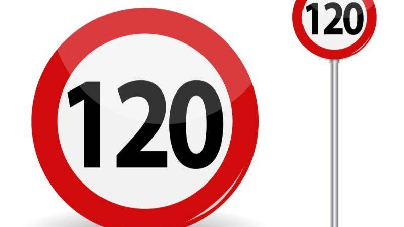 Geschwindigkeitsbegrenzungsschild mit der Anzeige 120 km/h, das die Auswirkungen rückwirkender Vorschriften auf die Regulierung und die Einhaltung der Vorschriften symbolisiert.
