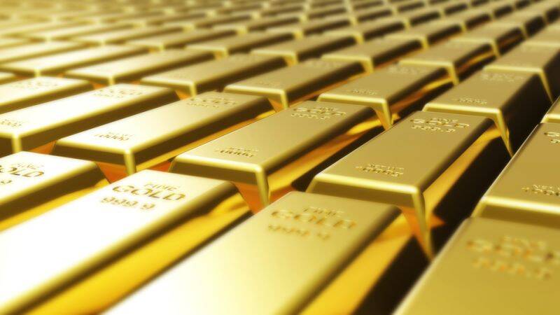 Nahaufnahme von Goldbarren, die die Anlagemöglichkeiten in Metallkonten und die physische Lagerung symbolisieren.